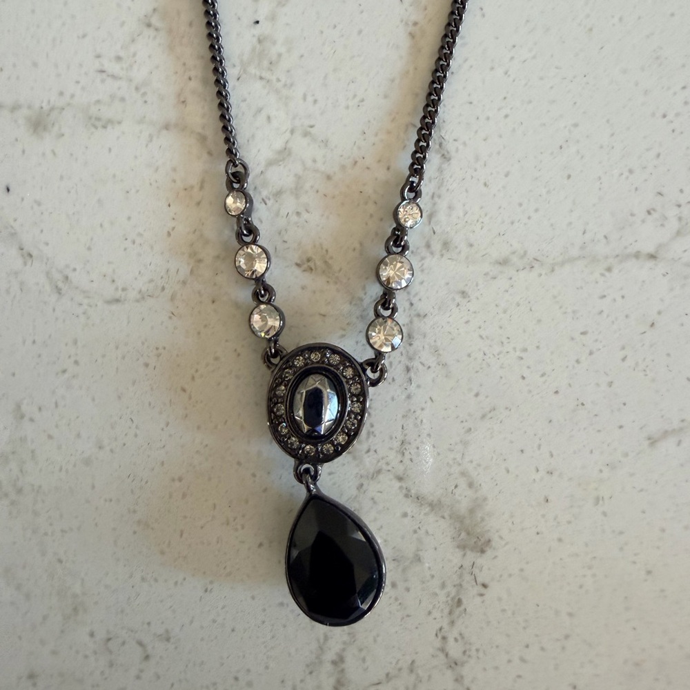 Chic Black and Silver Pendant Necklace